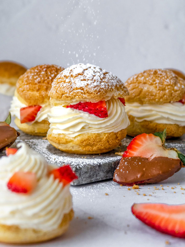 Dusted Cream Puffs